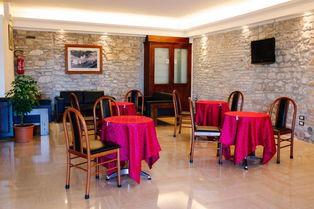 Hotel Il Castello Assisi Eksteriør billede